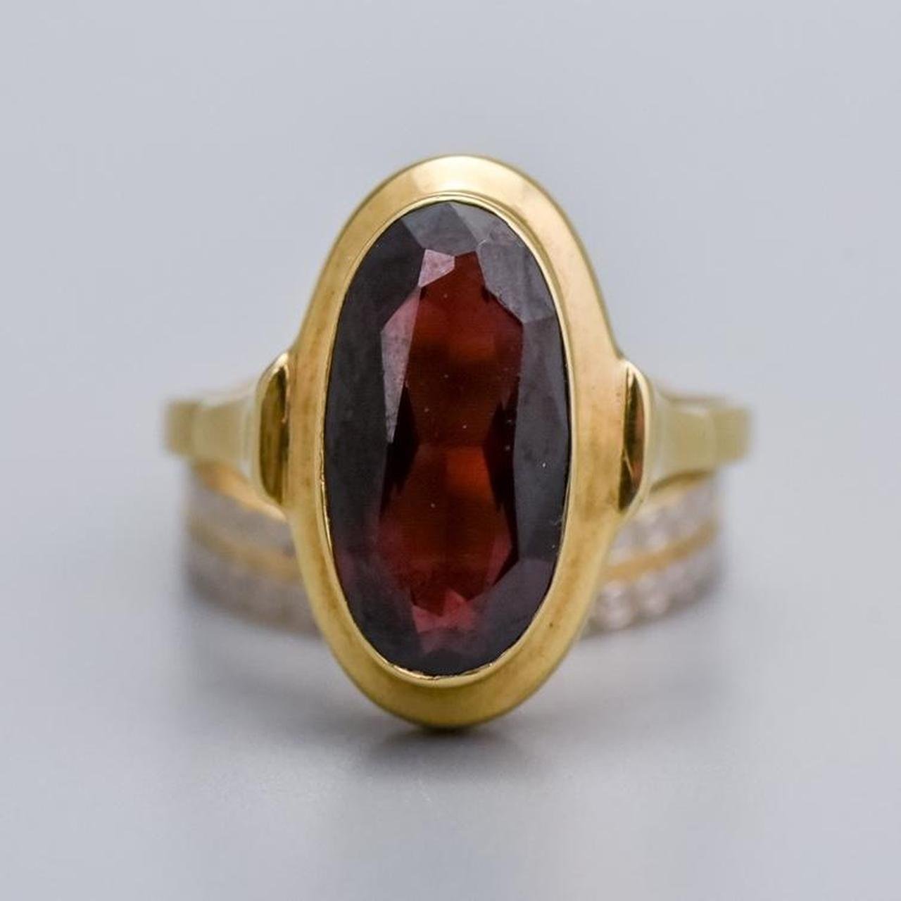 9ct Gold Red Garnet Ring